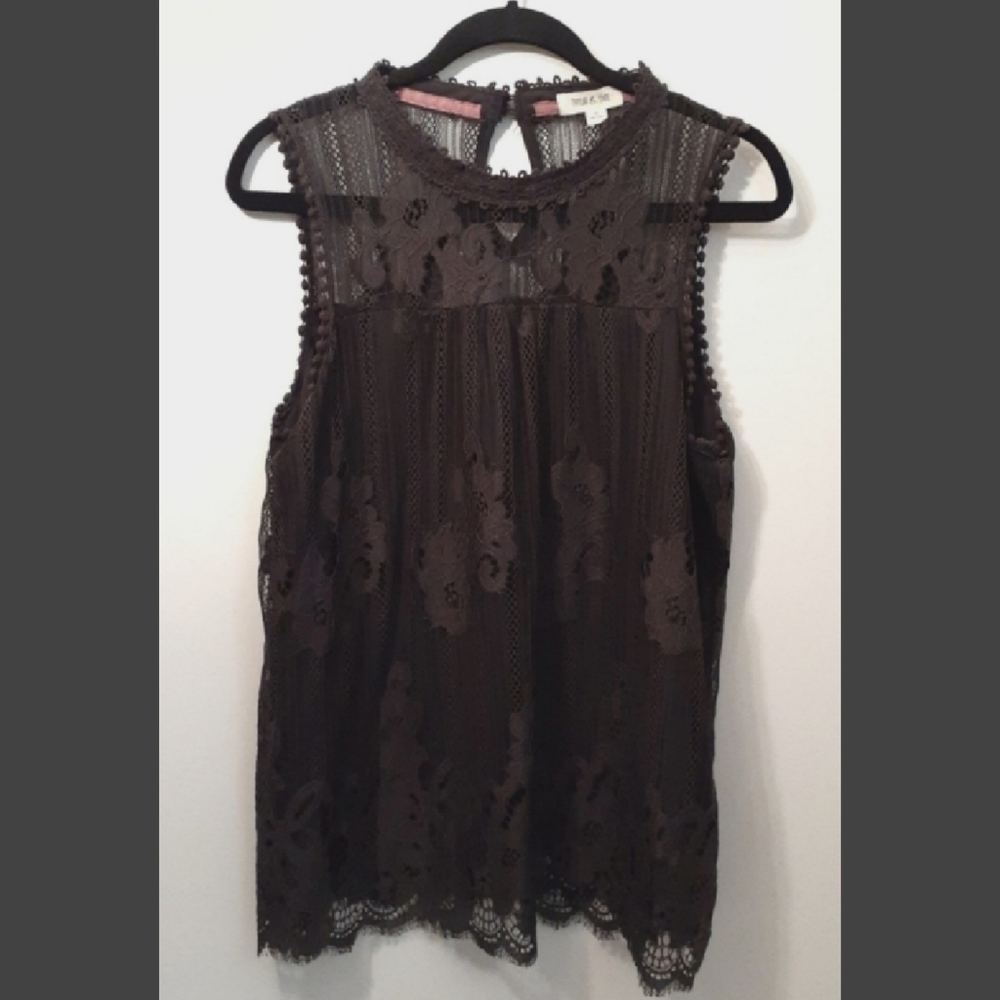 💐Taylor & Sage sleeveless lace boho top